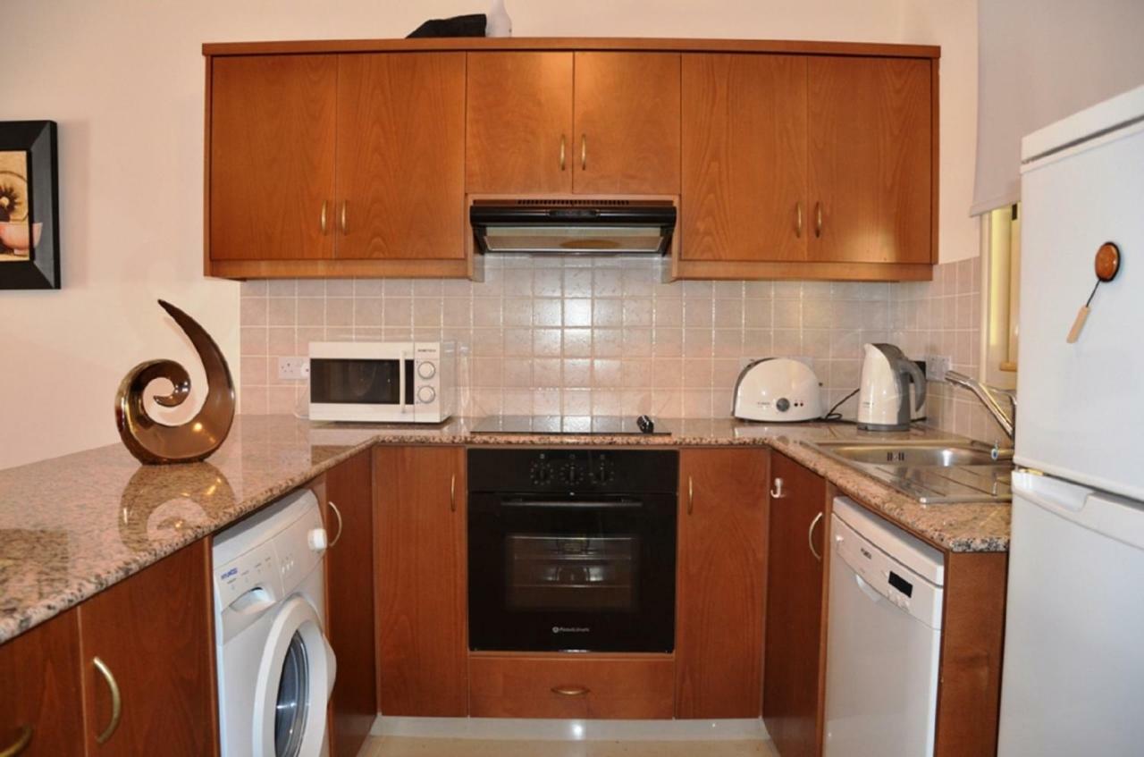 Ground Floor One Bedroom Apartment B2, 3 Pools, Free Wifi Péja Eksteriør bilde